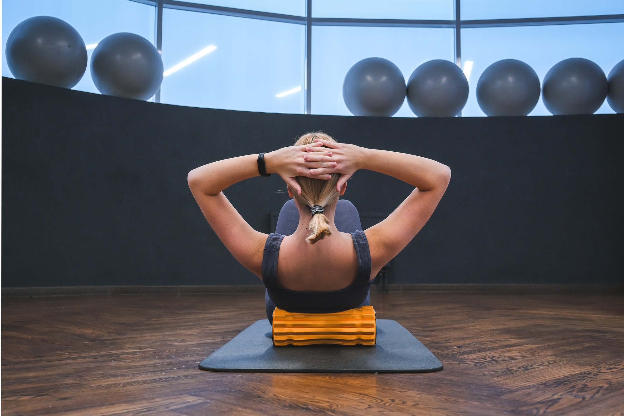 Myofascial release,Massaging fascia calf muscles with myofascial roll,fitness,self-care,health,smart